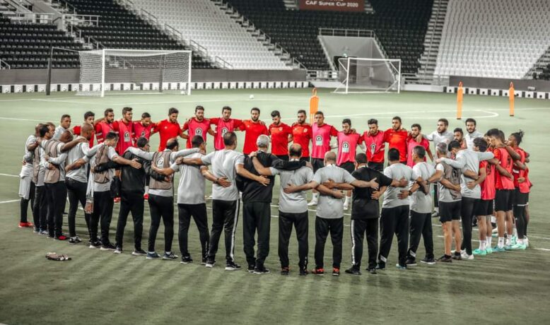 الأهلي يطالب إتحاد الكرة المصري بحضور جماهيره في إياب نصف نهائي 