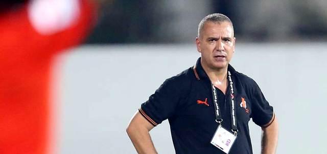 رسميا.. الكويت الكويتي يفك ارتباطه بالمدرب التونسي فتحي جبال