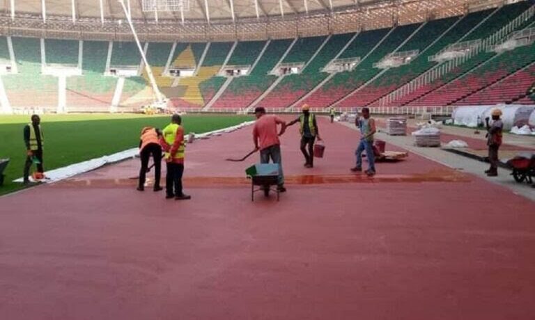 إضراب عمالي في ملعب أوليمبي تزامناً مع زيارة موتسيبي للكاميرون