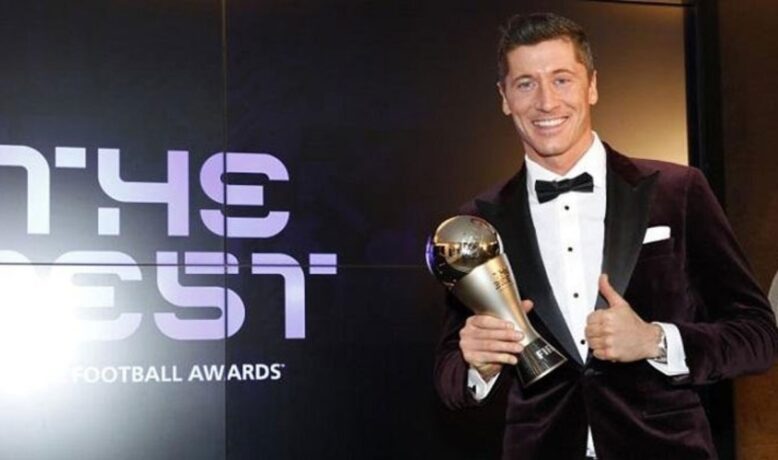 ليفاندوفسكي يفوز بجائزة ذا بيست لأفضل لاعب في العالم 2021