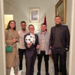 مغاربة يسألون سفير المغرب في بريطانيا عن زياش