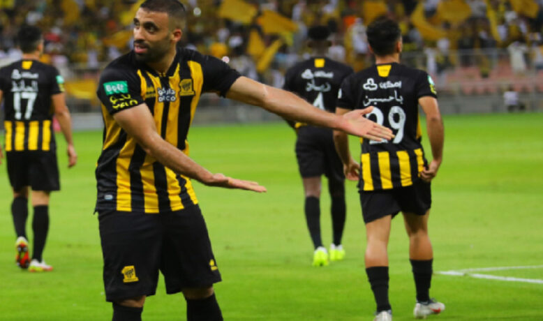 نجم مغربي مرشح لمجاورة حمد الله