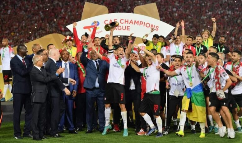 شباب السوالم الرياضي يقيم ممرا شرفيا لبطل إفريقيا
