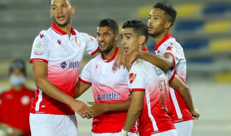صورة للاعب الوداد بقميص الأهلي!