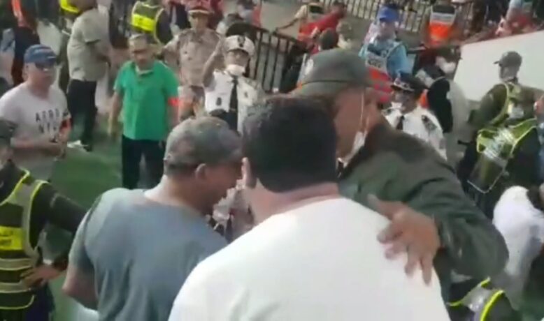 اشتباكات عنيفة بملعب البشير بين منخرطي الرجاء والمحمدية