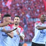 الديربي البيضاوي يُبعد 6 لاعبين عن الوداد في مواجهة الفتح
