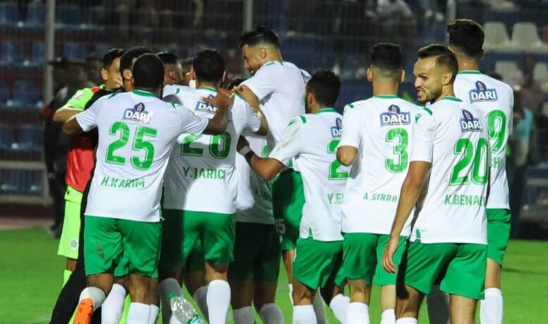 لاعبو مولودية وجدة يمتنعون عن التداريب بسبب أجورهم العالقة
