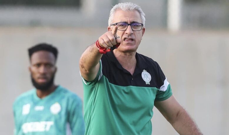 الرجاء يكافئ منذر الكبير