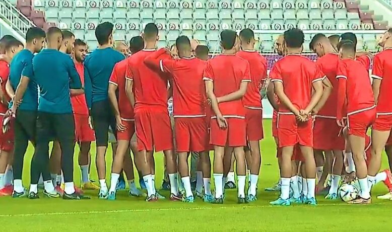 لاعبان من المنتخب المغربي يغادران الحصة التدريبية الأخيرة