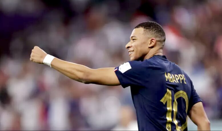 رفقاء مبابي يستعدون مبكرا للمنتخب المغربي