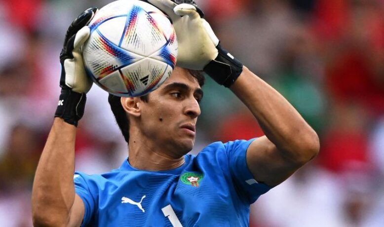 مدرب أستون فيلا يطالب بانتداب بونو والتخلي عن الأرجنتيني مارتينيز