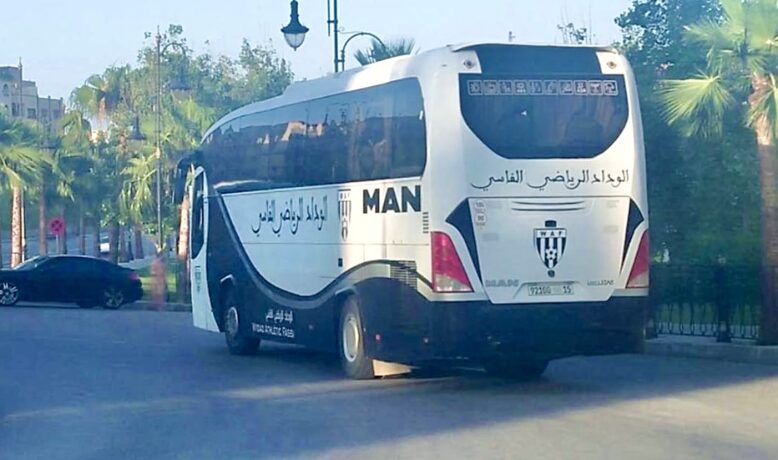 اتحاد طنجة يستنجد بوداد فاس بعد تخريب حافلتهم