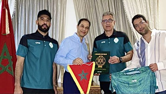 سفير المملكة المغربية بتنزانيا يحتفي بفوز الرجاء على سيمبا