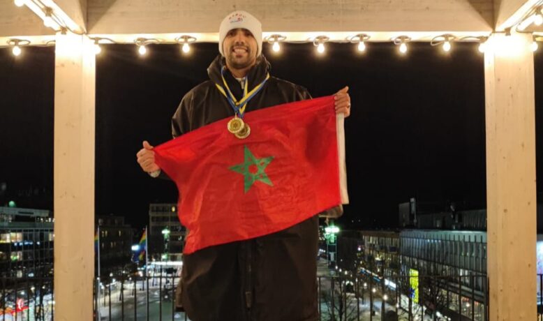 المنفلوطي يحرز أول ذهبية للمغرب في السباحة الجليدية بالسويد