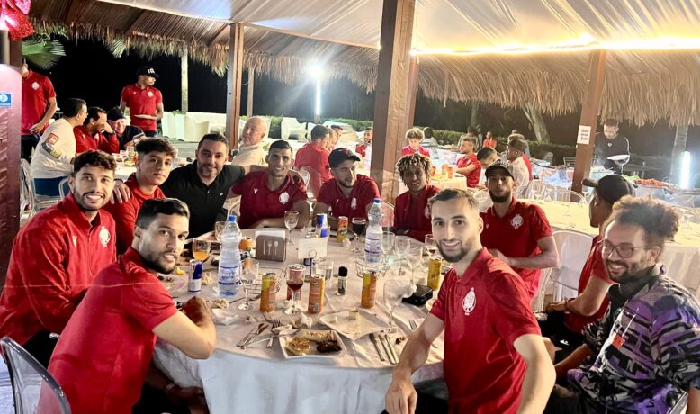 سفير المغرب بالغابون يقيم مأدبة عشاء على شرف الوداد الرياضي