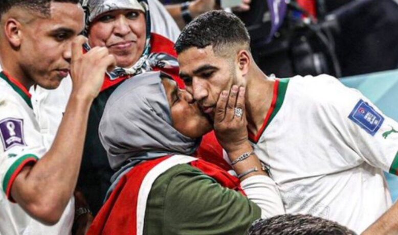 الفيفا تستعين بملحمة الأسود في اليوم العالمي للأم