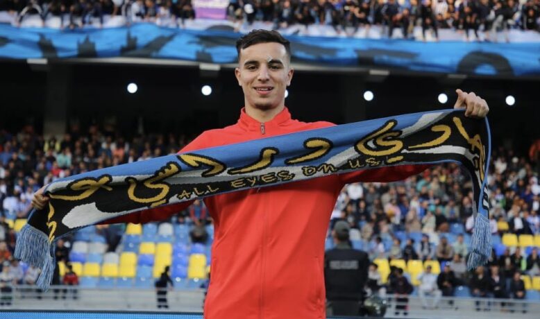 اتحاد طنجة يكرم لاعب المنتخب المغربي لأقل من 17 سنة في لقاء الرجاء