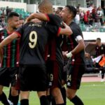جماهير الجيش الملكي تدعم أحد لاعبيها قبل الديربي