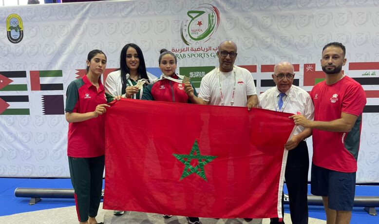 البطلة المغربية رقية سابيحي تنتزع نحاسيتين في رفع الأثقال بالألعاب الرياضية في الجزائر