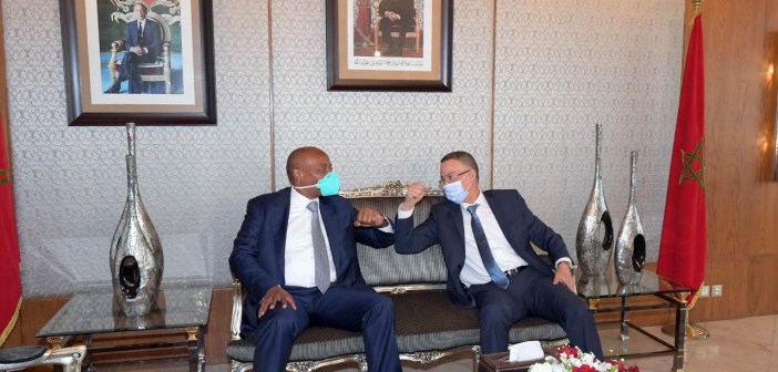 رئيس الاتحاد الأفريقي يشيد بشفافية جامعة الكرة ويثني على البنيات التحتية داخل المغرب