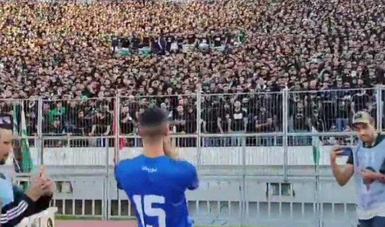 لاعب التواركة يتقلد دور كابو الكورفا سود في مباراة فريقه ضد الرجاء